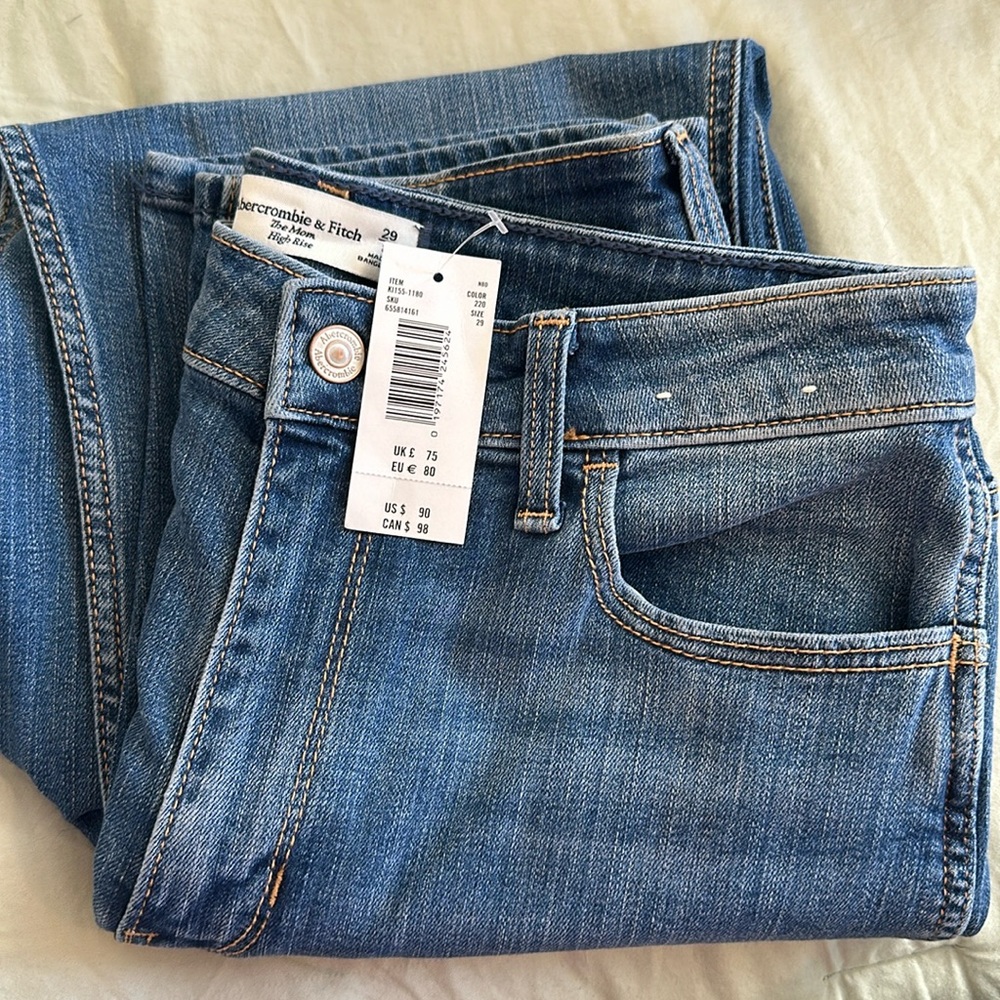 Abercrombie & Fitch The Mom High Rise